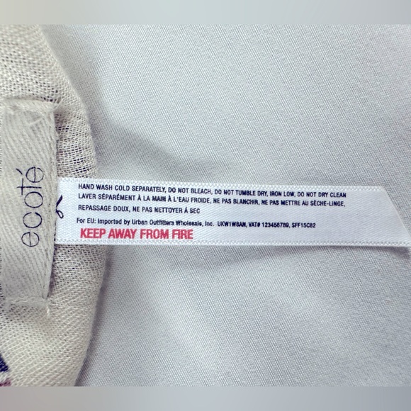 Ecoté sheer poncho with intricate patterns, beading and tassels - Picture 6 of 13